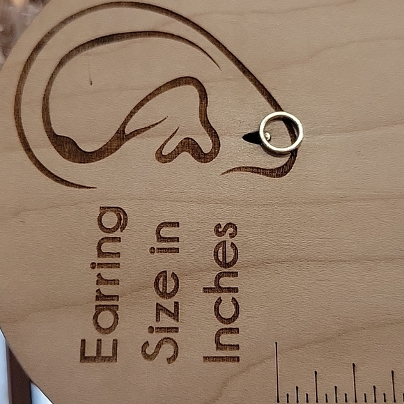 Petit Hollow Stud Earrings - Picture 2 of 4